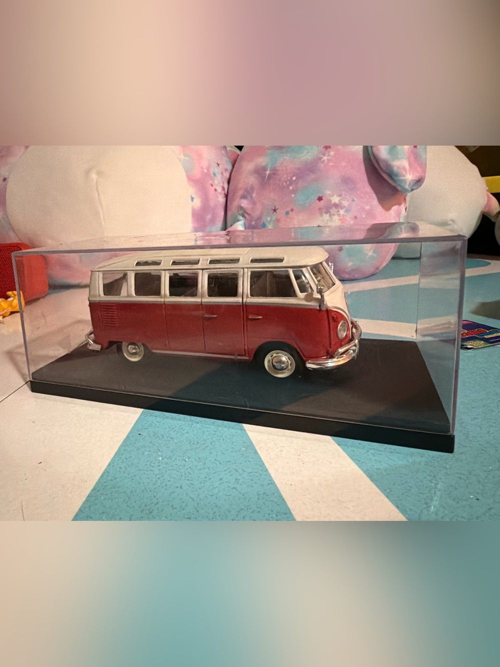 Maisto Special Edition 1:25 Diecast 1966 Volkswagen Samba Bus - Red/Cream